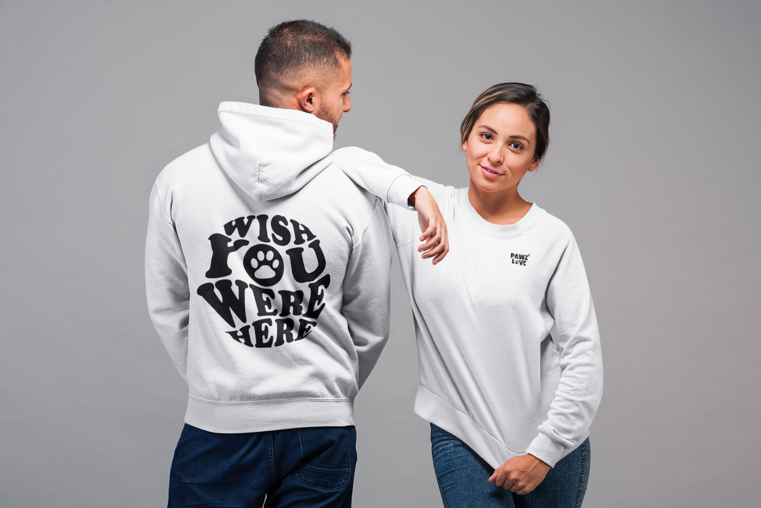 mann und frau mit crewneck sweatshirt